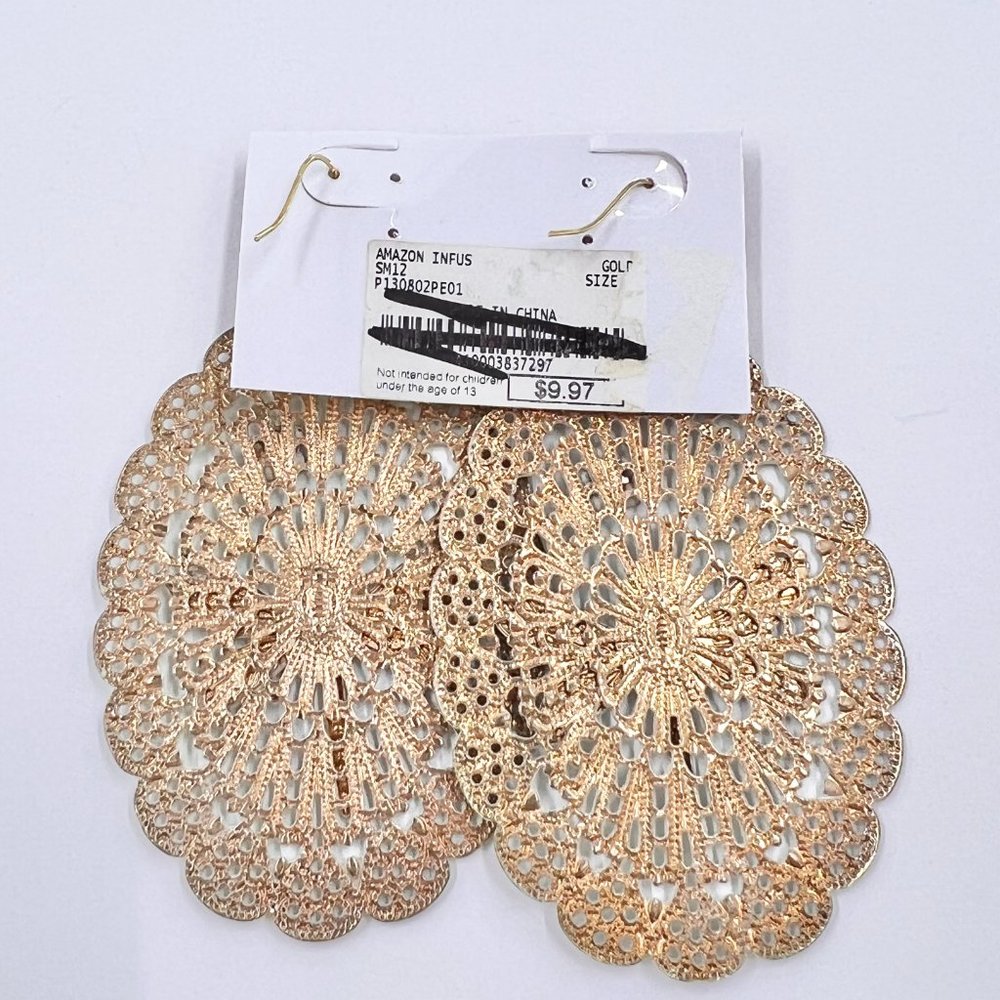 NWT - Charming Charlie - Oval Filigree Dragon Fly Gold Tone Fishhook Earrings - Picture 9 of 9